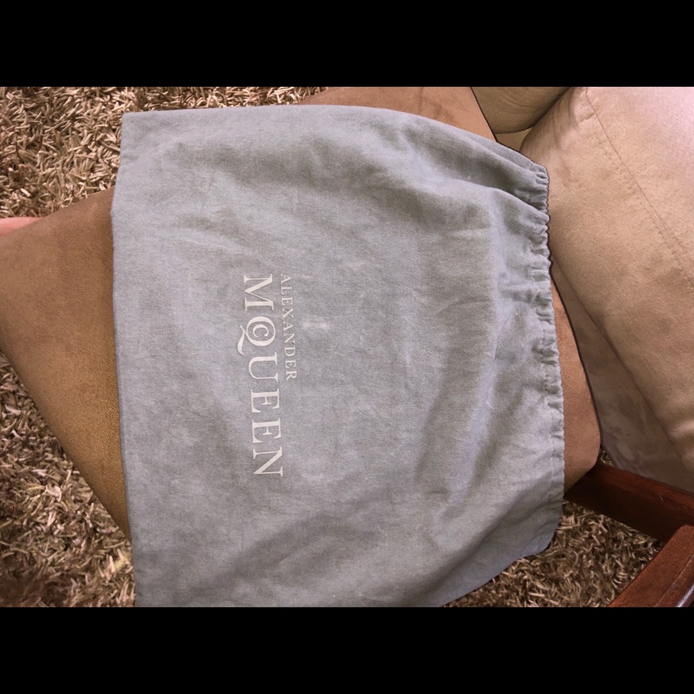 BRAND NEW ALEXANDER MCQUEEN CROSSBODY BAG - Picture 3 of 8